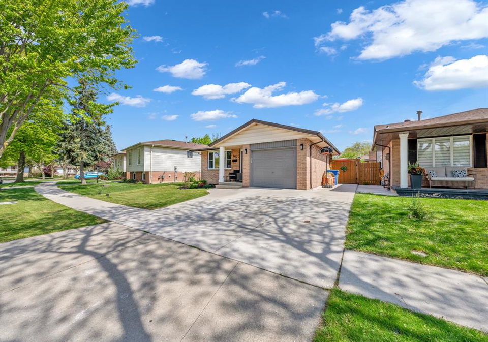 3474-deerbrook-windsor-ontario-26014422