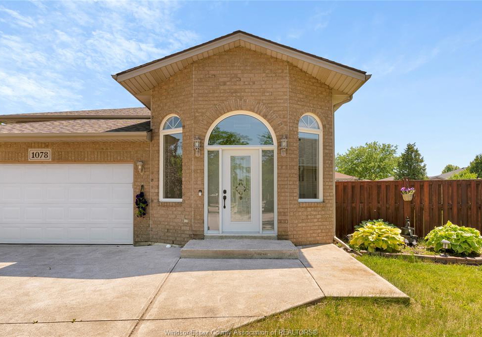 1078-treverton-windsor-ontario-26014424