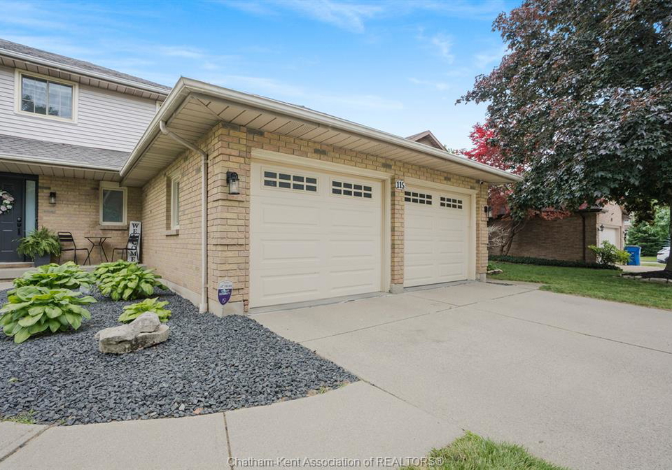 115-hedge-maple-path-chatham-ontario-26014452