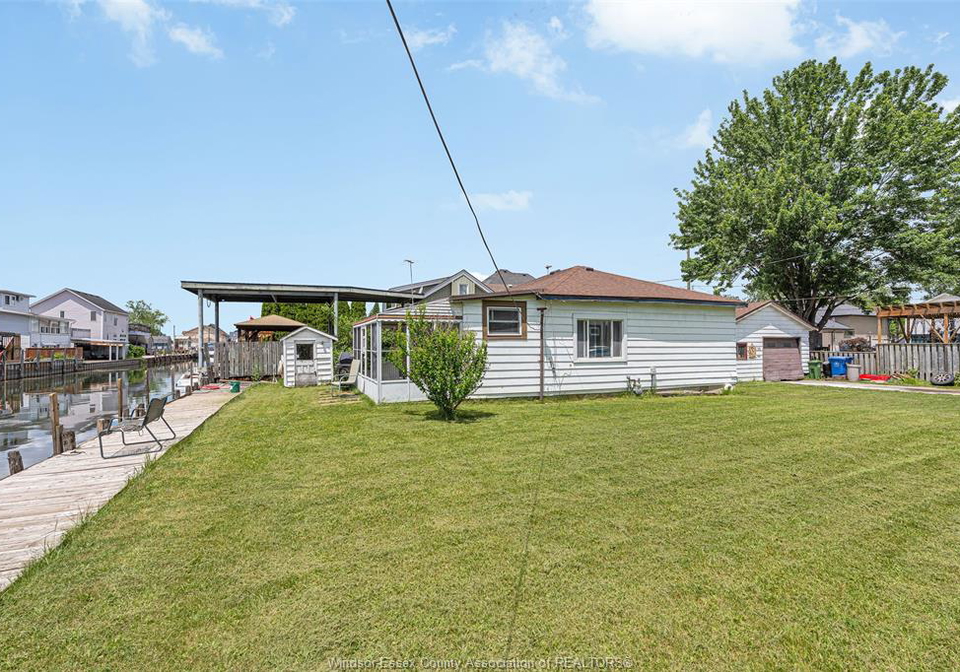 22-manhattan-street-lasalle-ontario-26014455