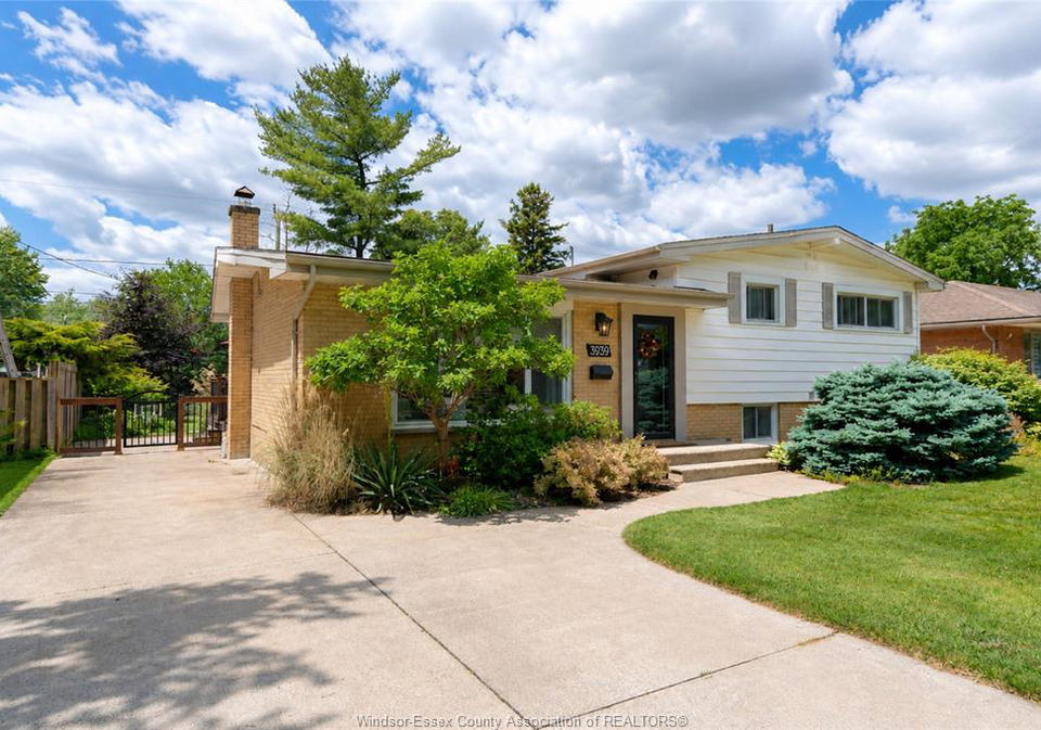 3939-longfellow-windsor-ontario-26014531