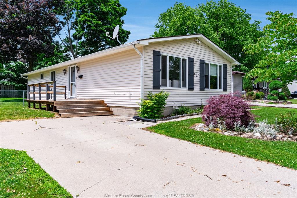 302-summerset-avenue-kingsville-ontario-26014544