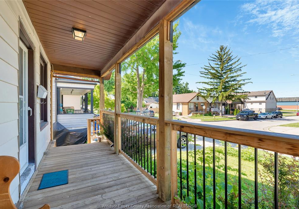 1396-lillian-avenue-windsor-ontario-26014551