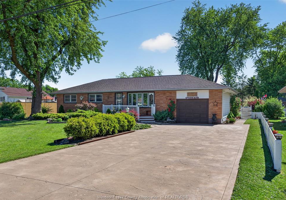 1084-st-anne-street-tecumseh-ontario-26014553