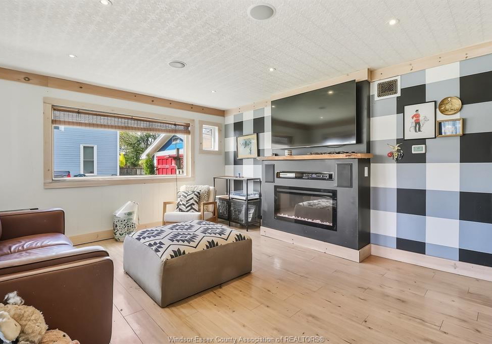 69-irwin-essex-ontario-26014556
