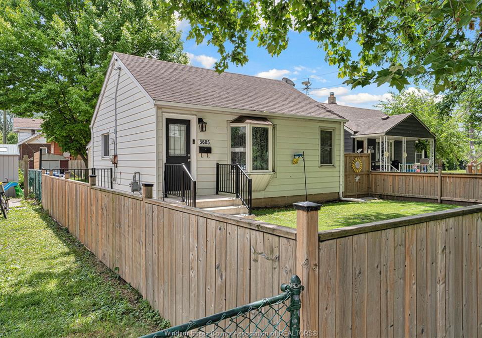 3685-queen-street-windsor-ontario-26014570