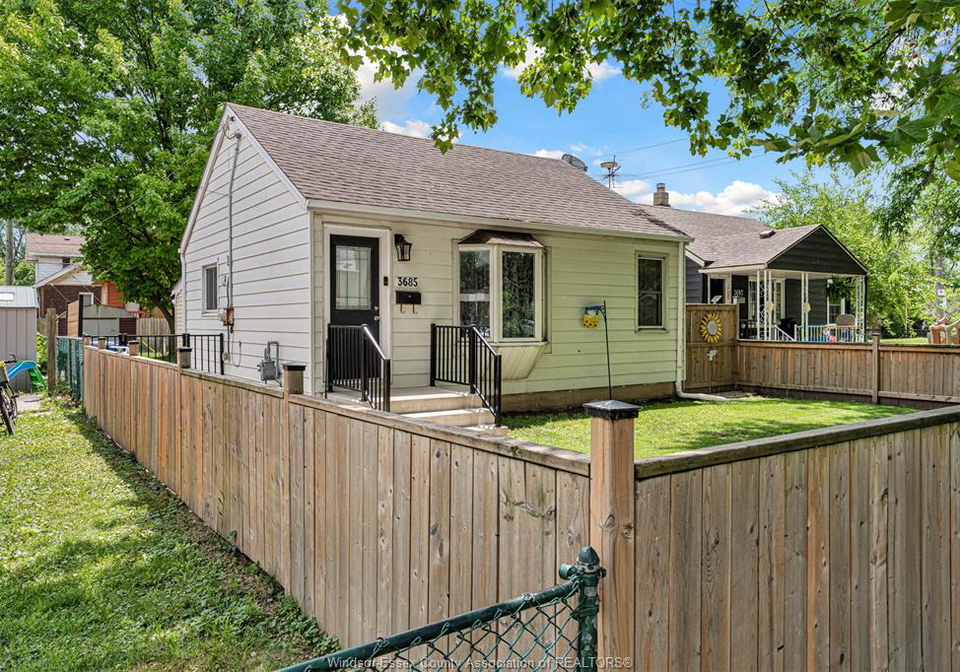 3685-queen-street-windsor-ontario-26014570