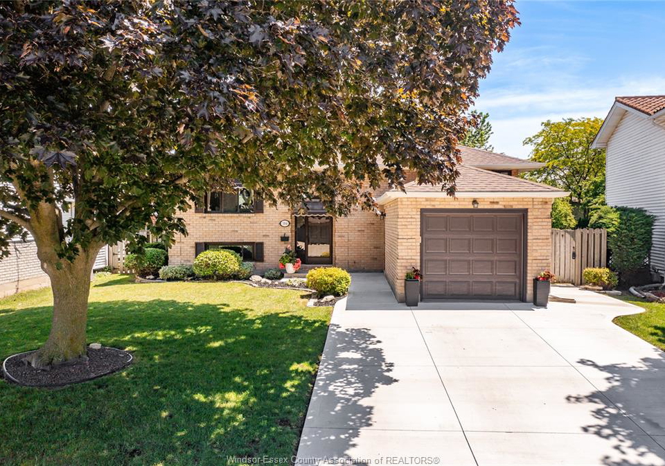 384-amberly-crescent-tecumseh-ontario-26014586