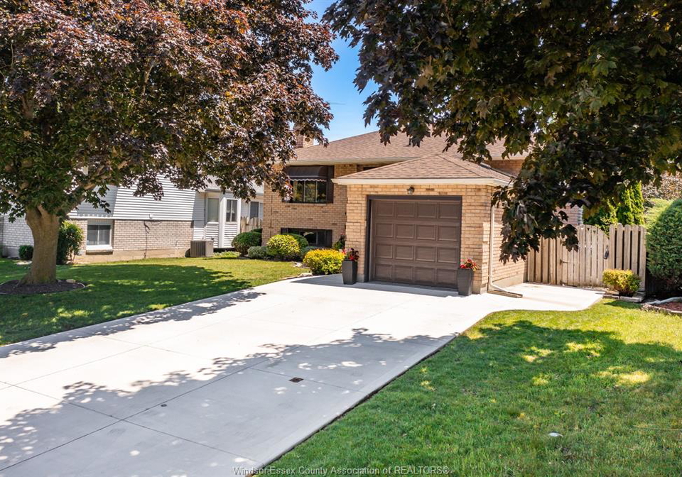 384-amberly-crescent-tecumseh-ontario-26014586
