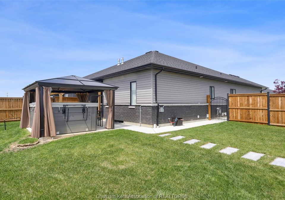 148-brighton-place-chatham-ontario-26014600