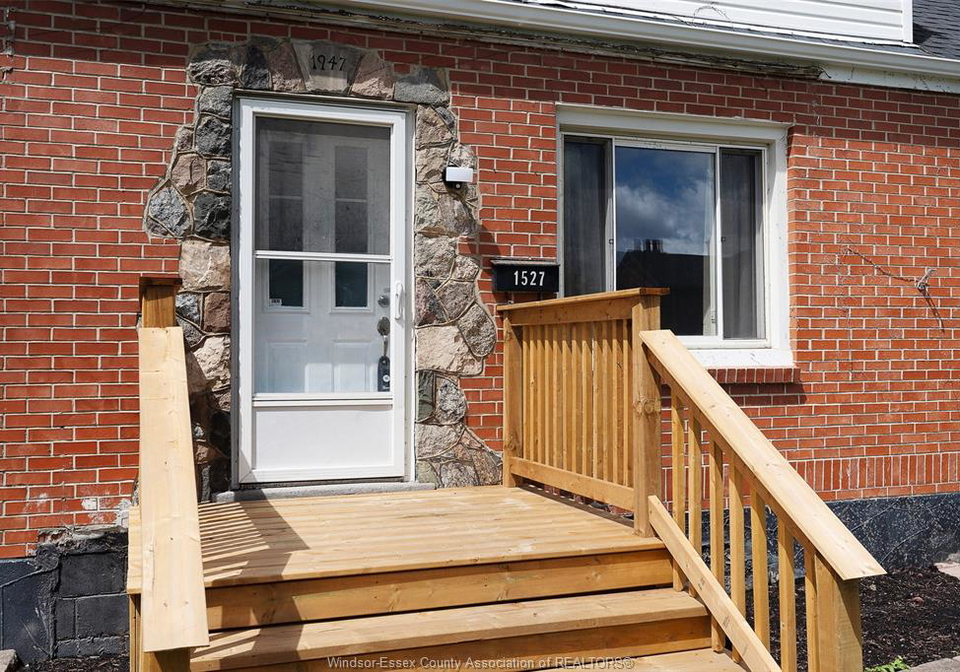 1527-benjamin-avenue-windsor-ontario-26014610