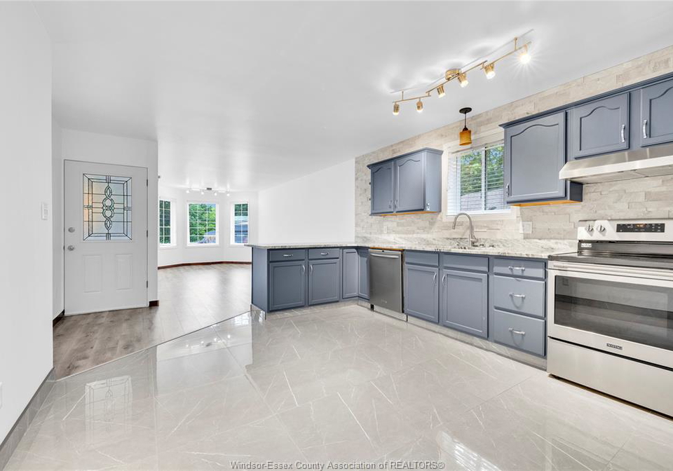 6860-matchette-lasalle-ontario-26014623