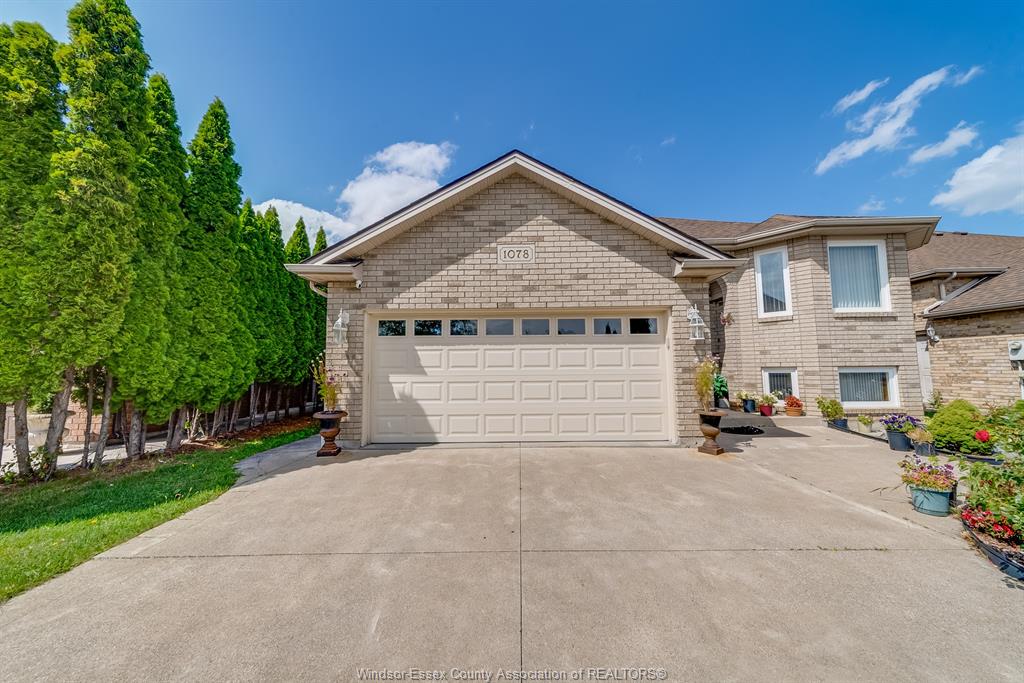 1078-imperial-windsor-ontario-26014628