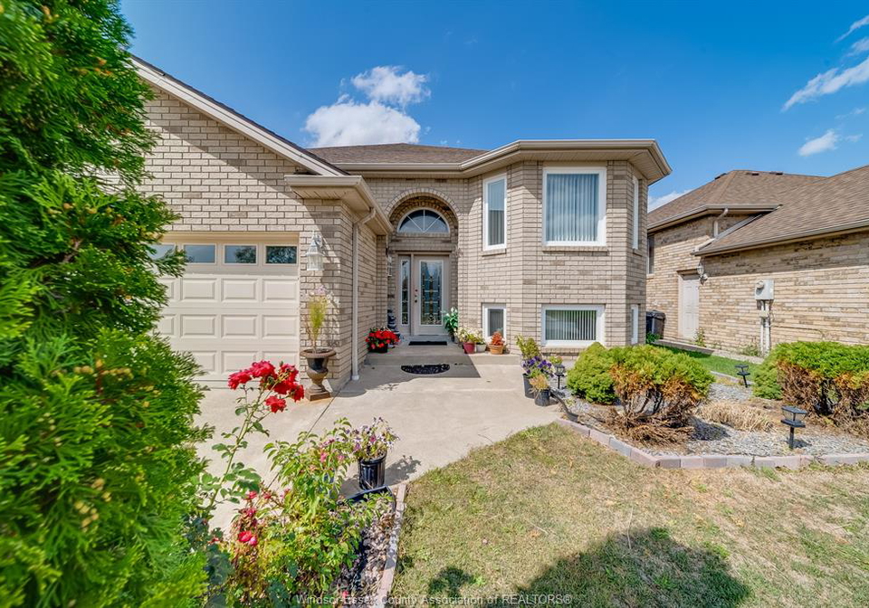 1078-imperial-windsor-ontario-26014628