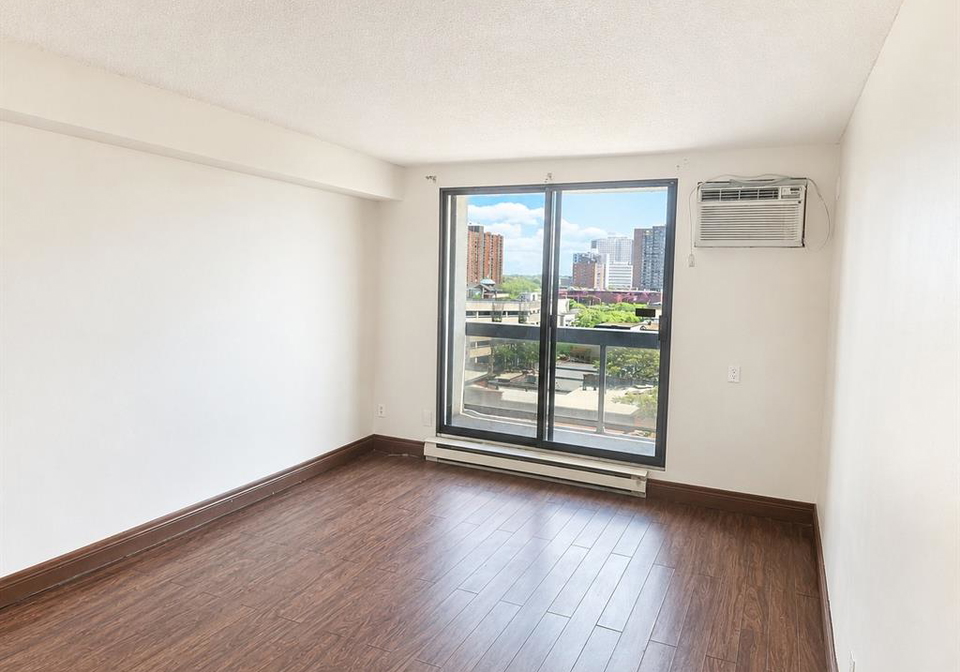 150-park-windsor-ontario-26014635