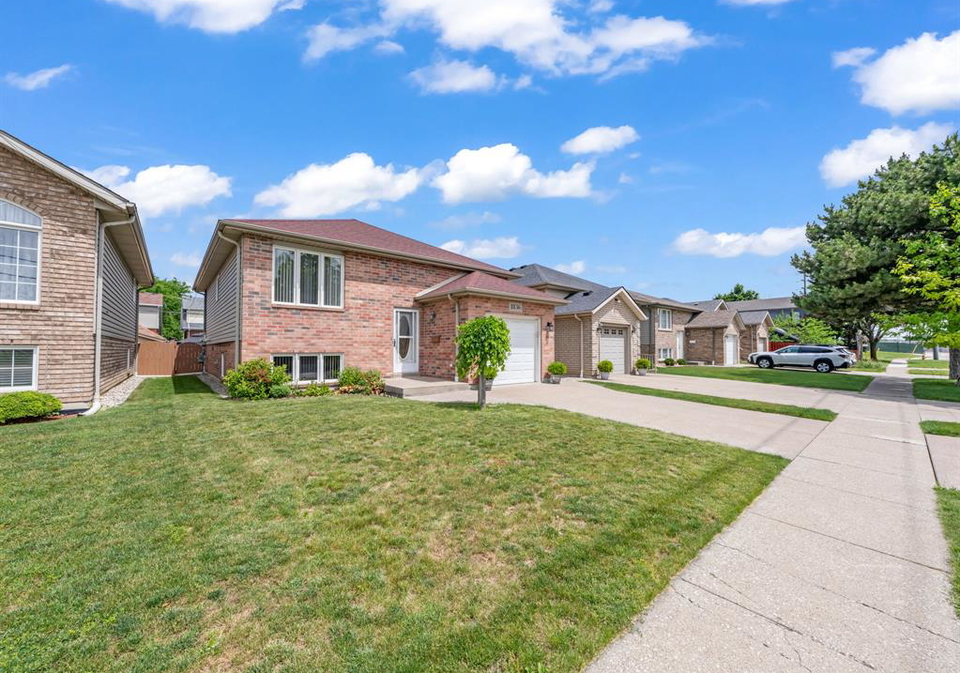 1836-shepherd-windsor-ontario-26014643