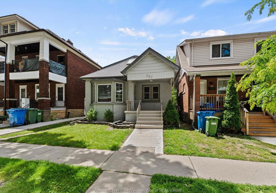 537-mcewan-avenue-windsor-ontario-26014649