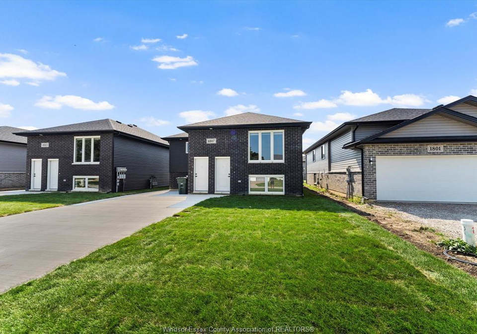 1814-meighen-windsor-ontario-26014682