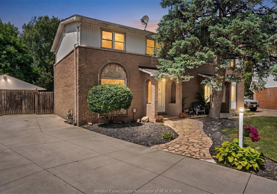 10700-atwater-crescent-windsor-ontario-26014697