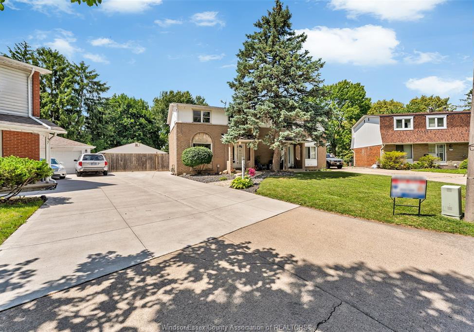 10700-atwater-crescent-windsor-ontario-26014697