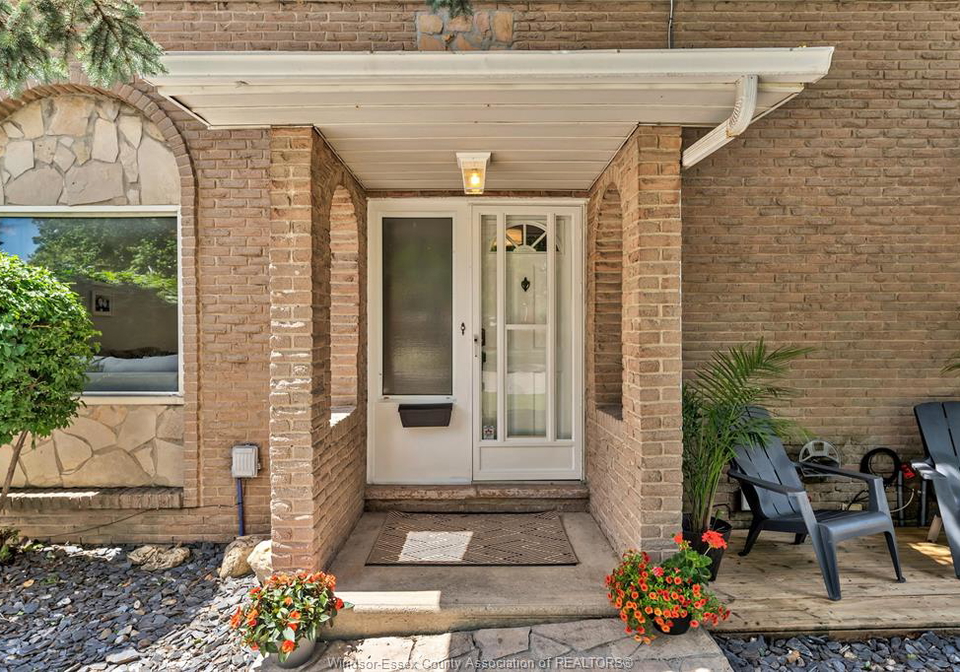 10700-atwater-crescent-windsor-ontario-26014697