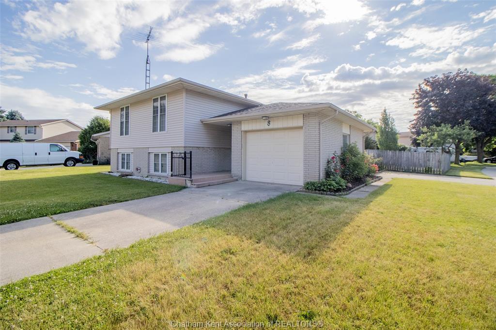 8-regal-place-chatham-ontario-26014731