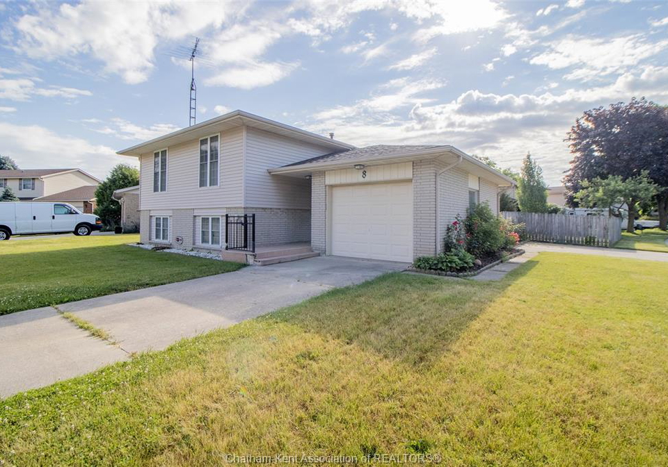 8-regal-place-chatham-ontario-26014731