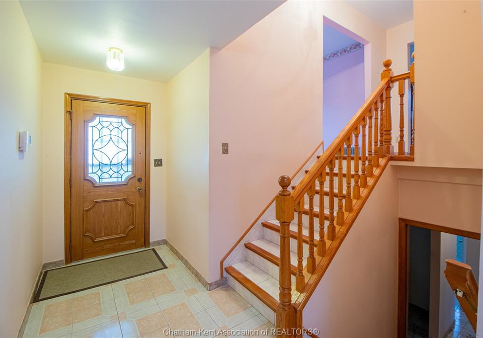 8-regal-place-chatham-ontario-26014731