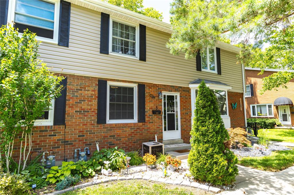 8418-little-river-boulevard-windsor-ontario-26014737