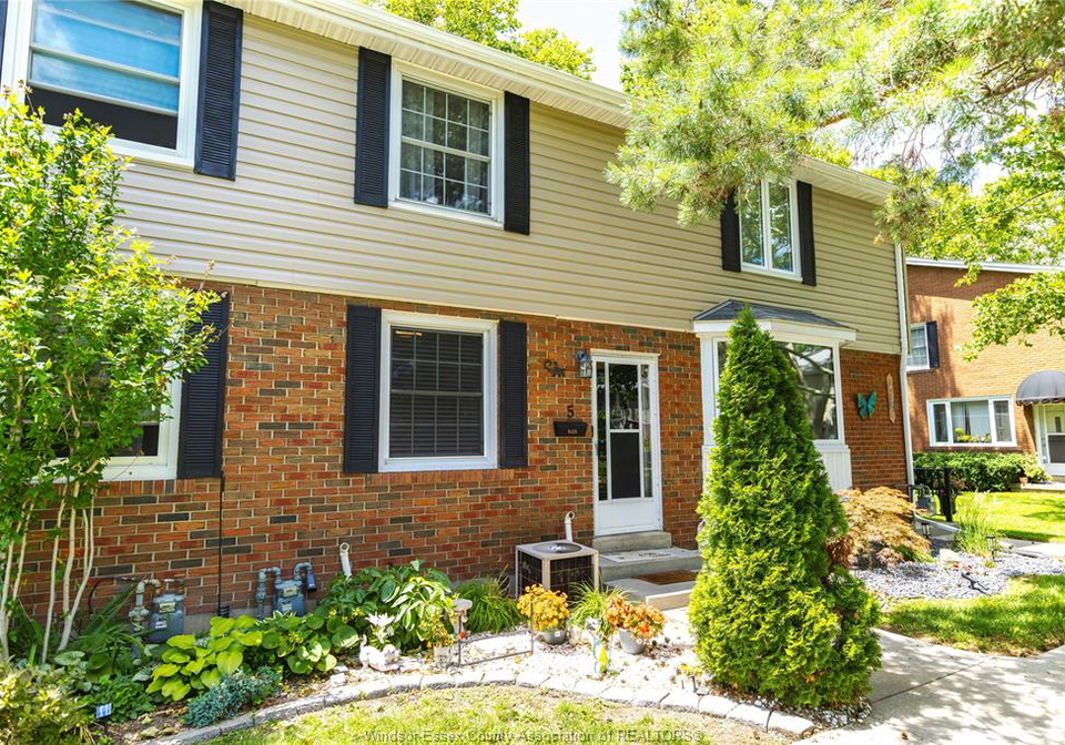 8418-little-river-boulevard-windsor-ontario-26014737