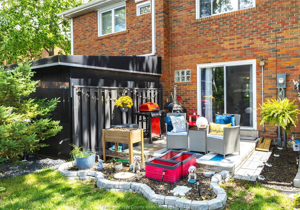 8418-little-river-boulevard-windsor-ontario-26014737