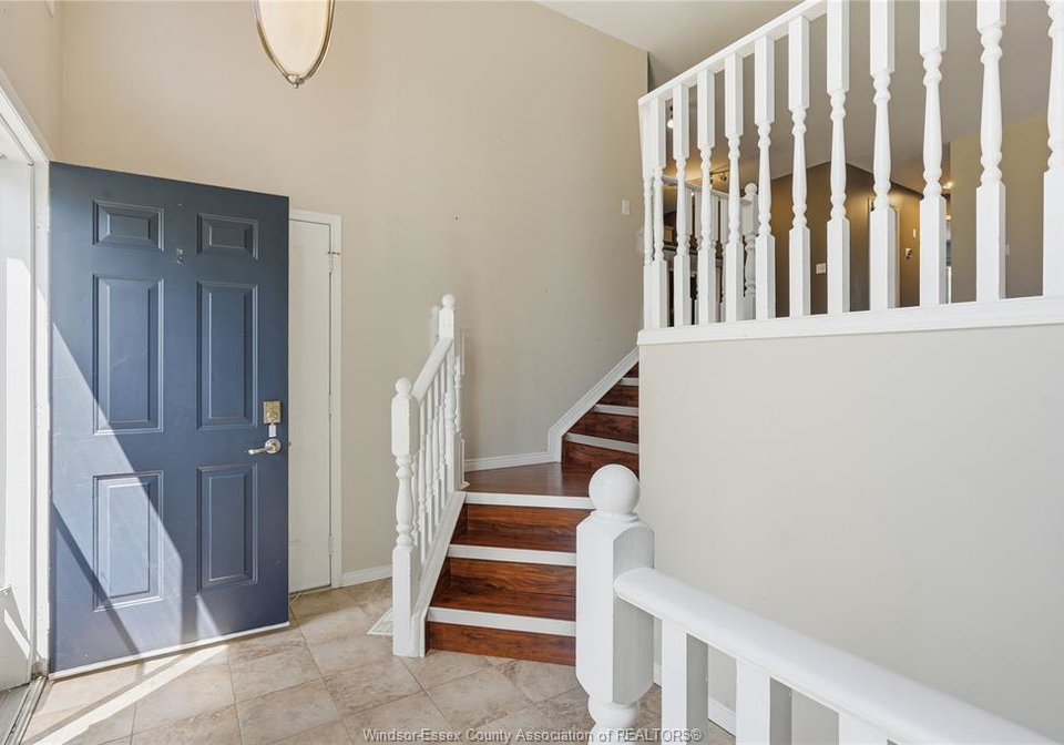 437-merrill-avenue-lasalle-ontario-26014748
