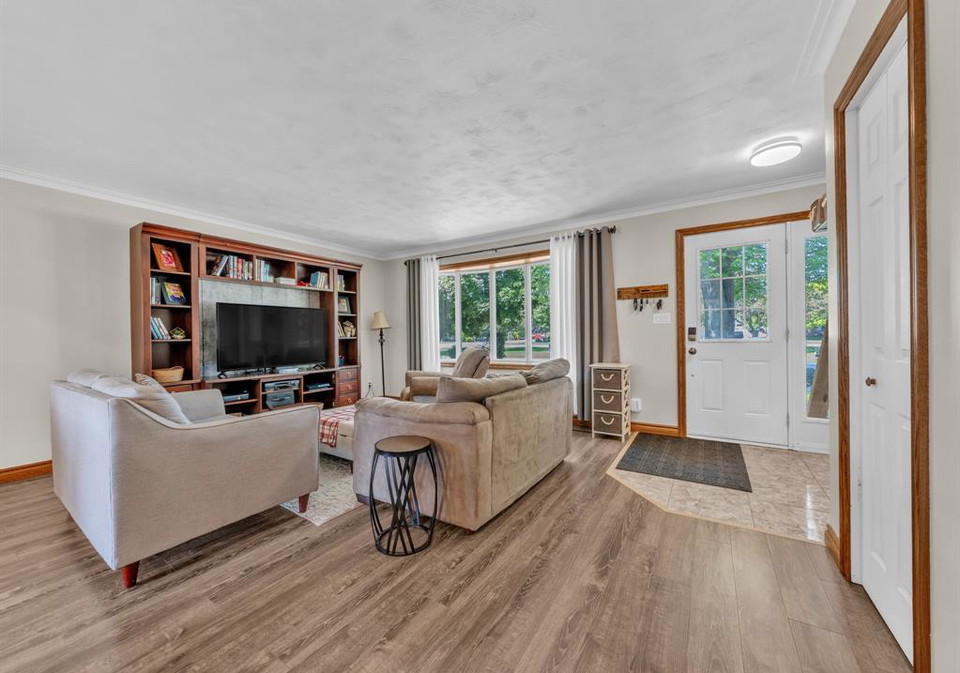 1828-service-road-kingsville-ontario-26014753