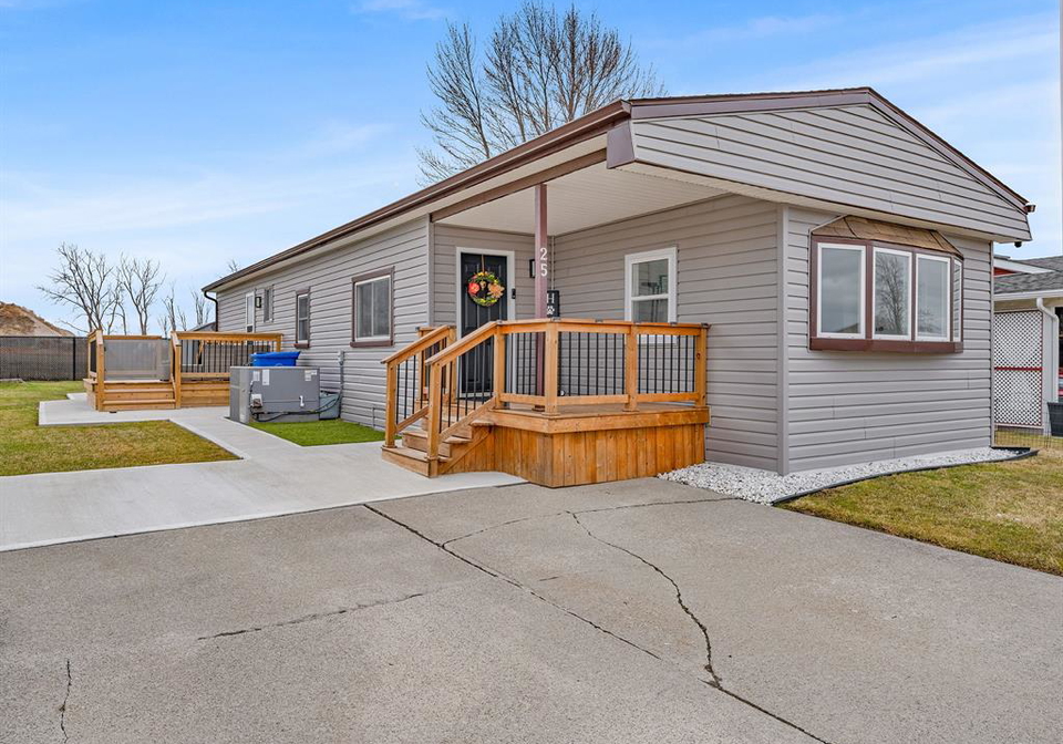 25-parkside-mcgregor-ontario-26014755