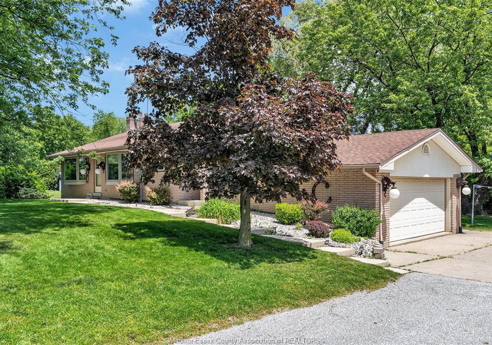 224-west-pike-creek-lakeshore-ontario-26014766