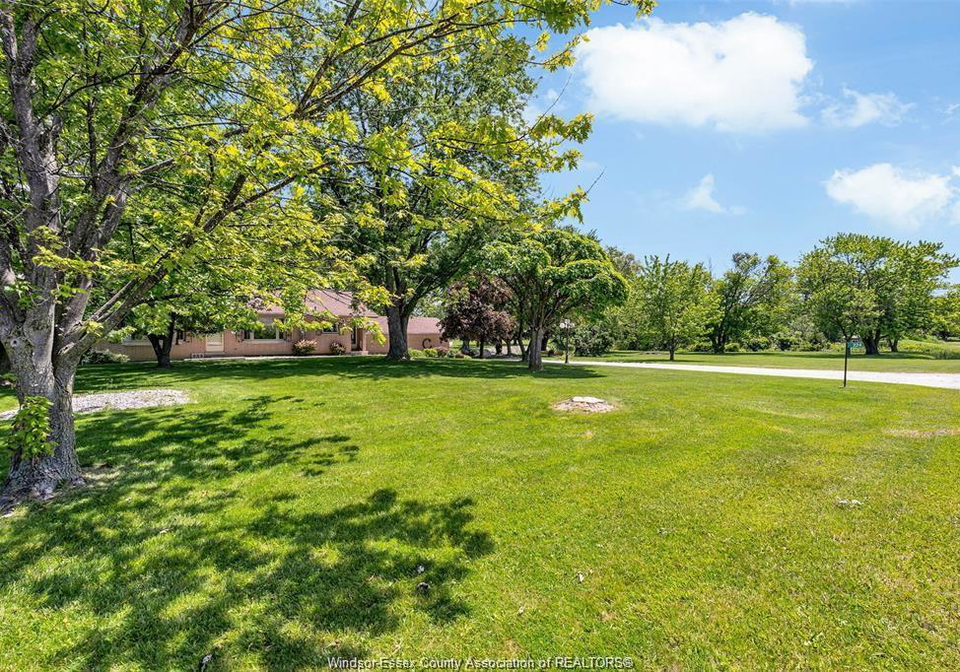 224-west-pike-creek-lakeshore-ontario-26014766
