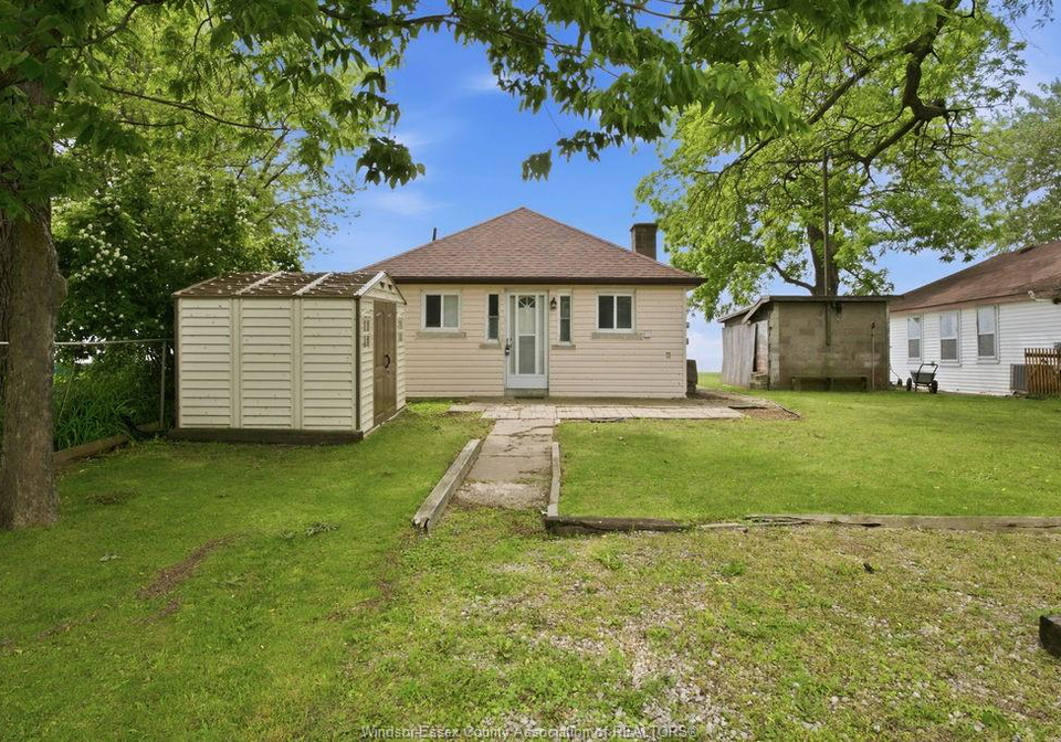 1455-1457-heritage-road-kingsville-ontario-26014769