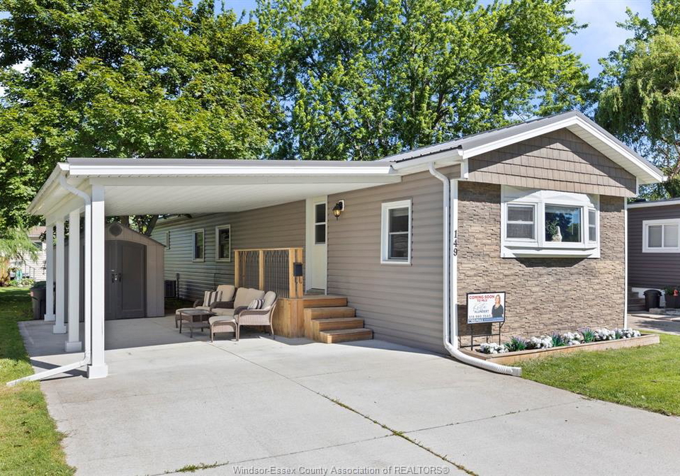 149-dana-essex-ontario-26014792