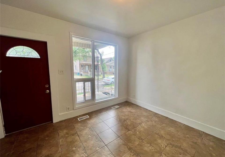 3458-harris-windsor-ontario-26014805