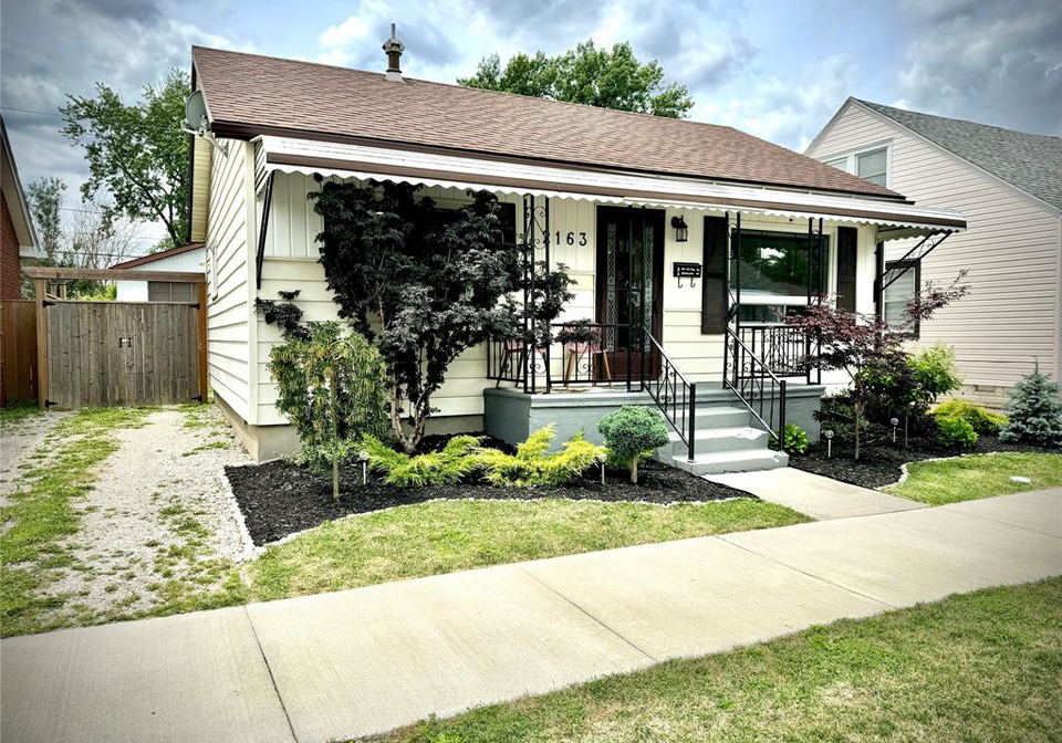 2163-wellesley-avenue-windsor-ontario-26014824