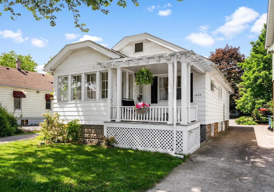 1025-campbell-avenue-windsor-ontario-26014828