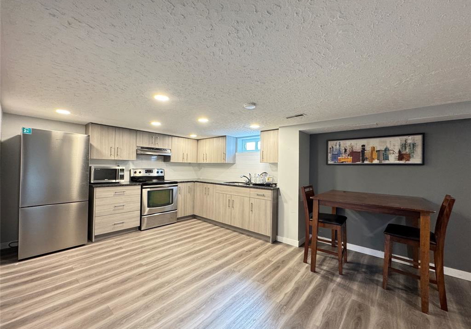 1595-sun-valley-windsor-ontario-26014840