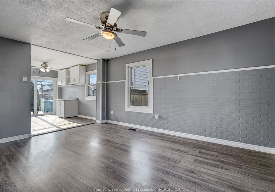 3759-whitney-windsor-ontario-26014849