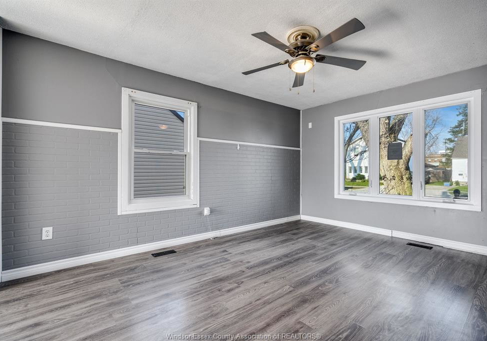 3759-whitney-windsor-ontario-26014849