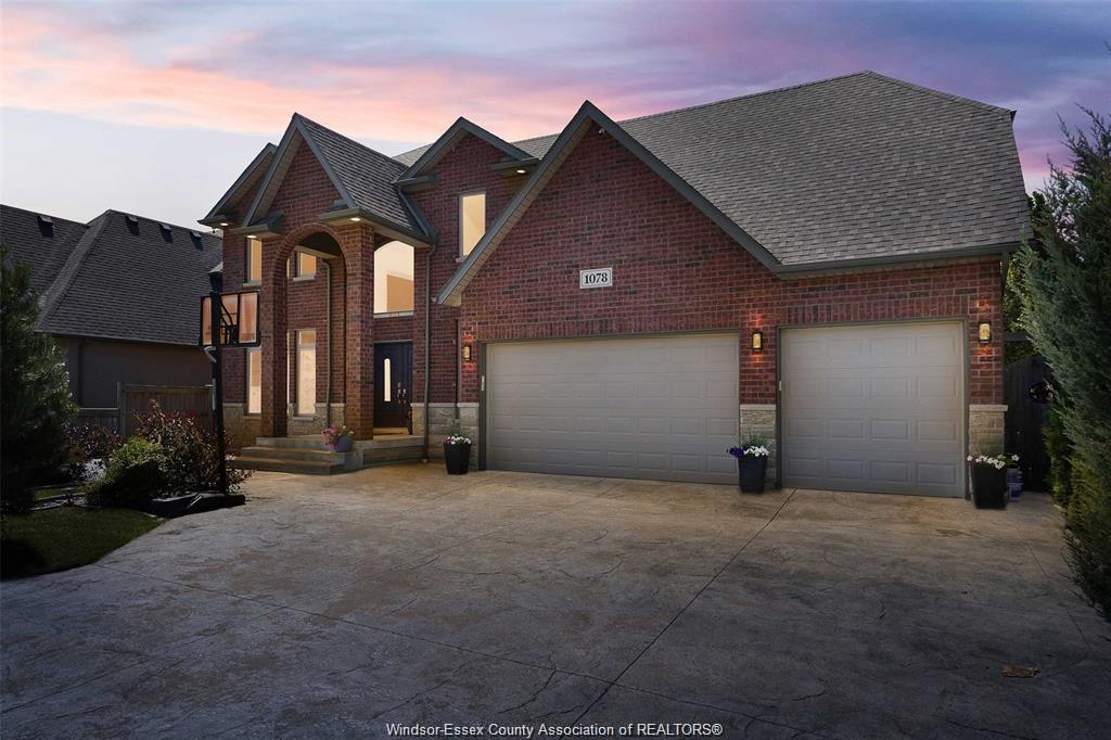 1078-charlotte-crescent-lakeshore-ontario-26014854