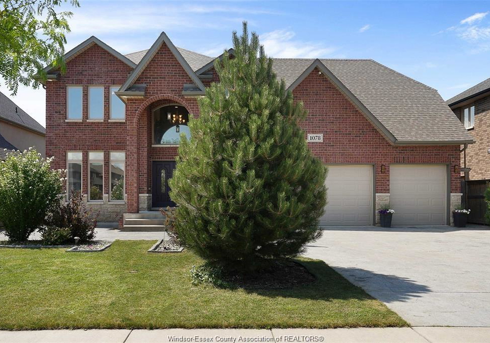 1078-charlotte-crescent-lakeshore-ontario-26014854