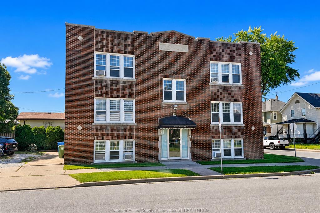 1009-niagara-windsor-ontario-26014866