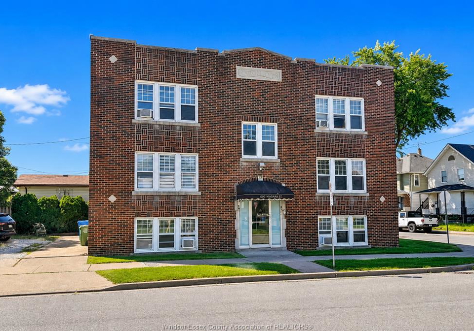 1009-niagara-windsor-ontario-26014866