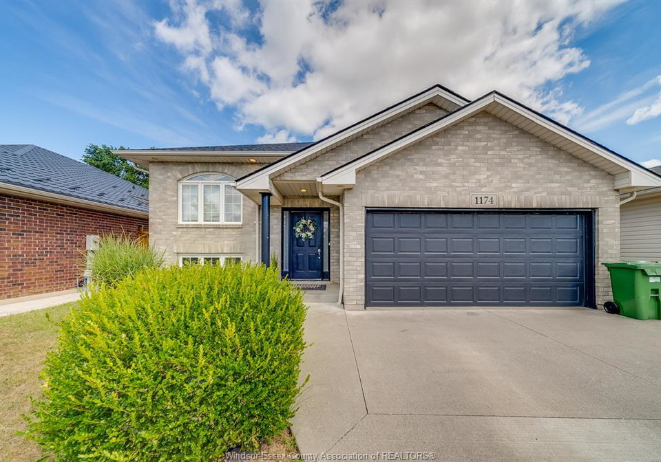 1174-clover-windsor-ontario-26014869
