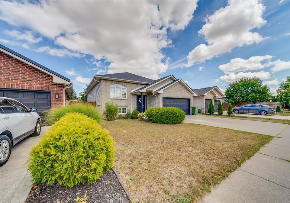 1174-clover-windsor-ontario-26014869